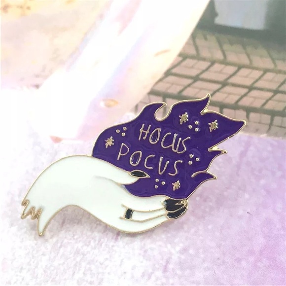 🎉 New Hocus Pocus Witch Pin - Picture 7 of 8